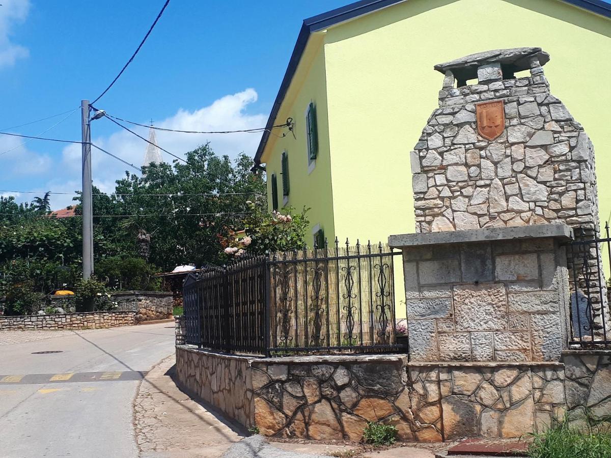Apartment Terra Rossa Kaštelir Εξωτερικό φωτογραφία