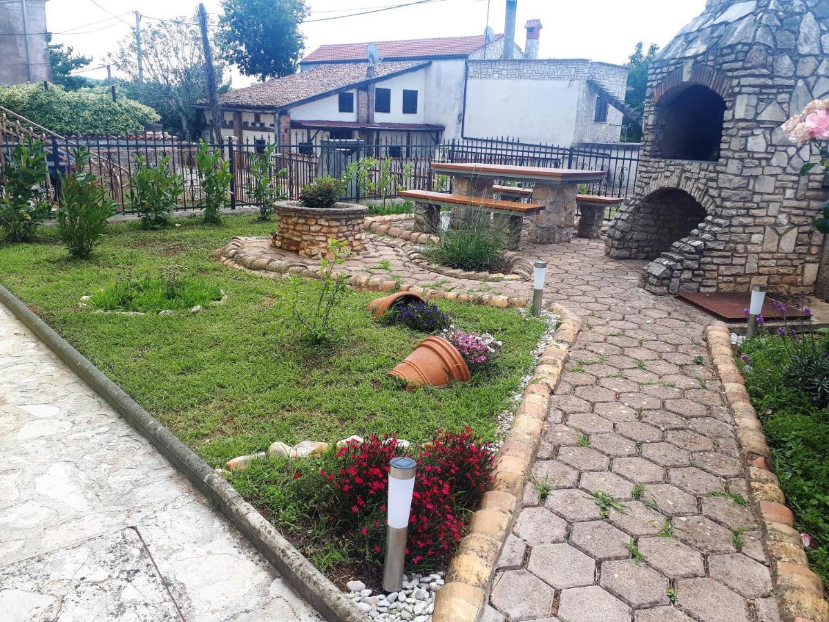 Apartment Terra Rossa Kaštelir Εξωτερικό φωτογραφία